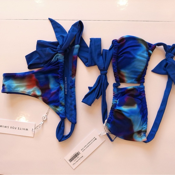 Hawaiian Blue Bikini Set 💙🦋 - Picture 3 of 5